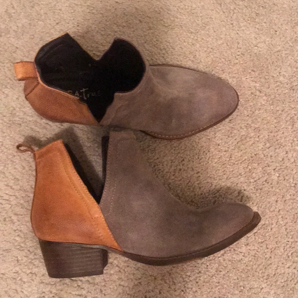 Brand New Diba True color-block booties!